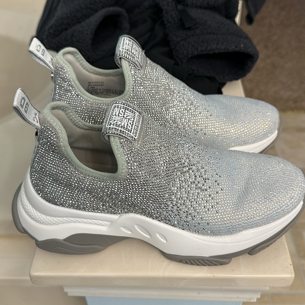 Steve Madden “mythical” shoes. 6.5